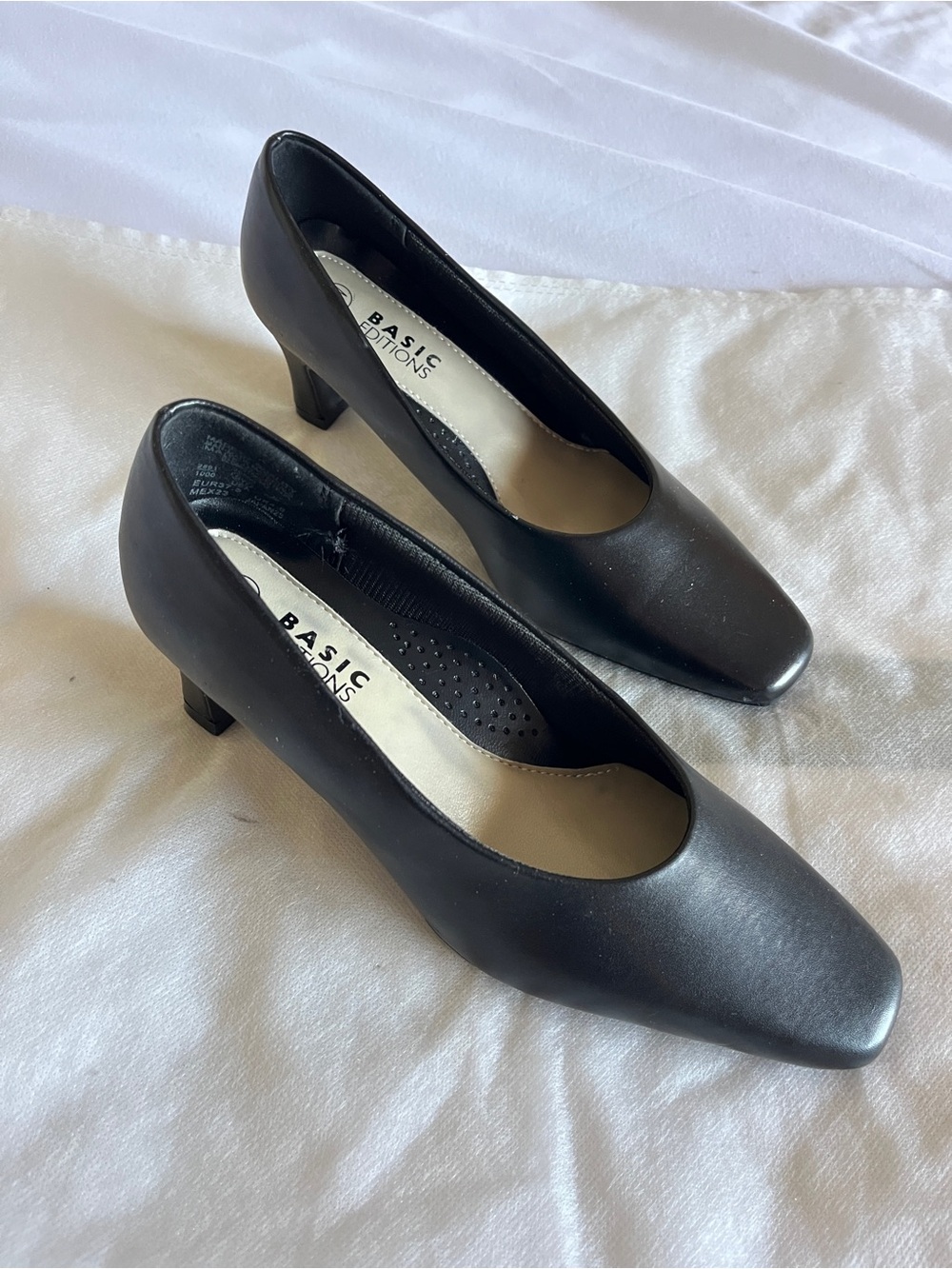 Basic Editions Size 5.5W Black Faux Leather Low Kitten Heel Square Toe Pumps
